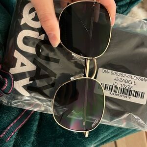 BRAND NEW quay sunglasses